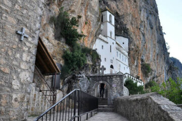manastir-ostrog